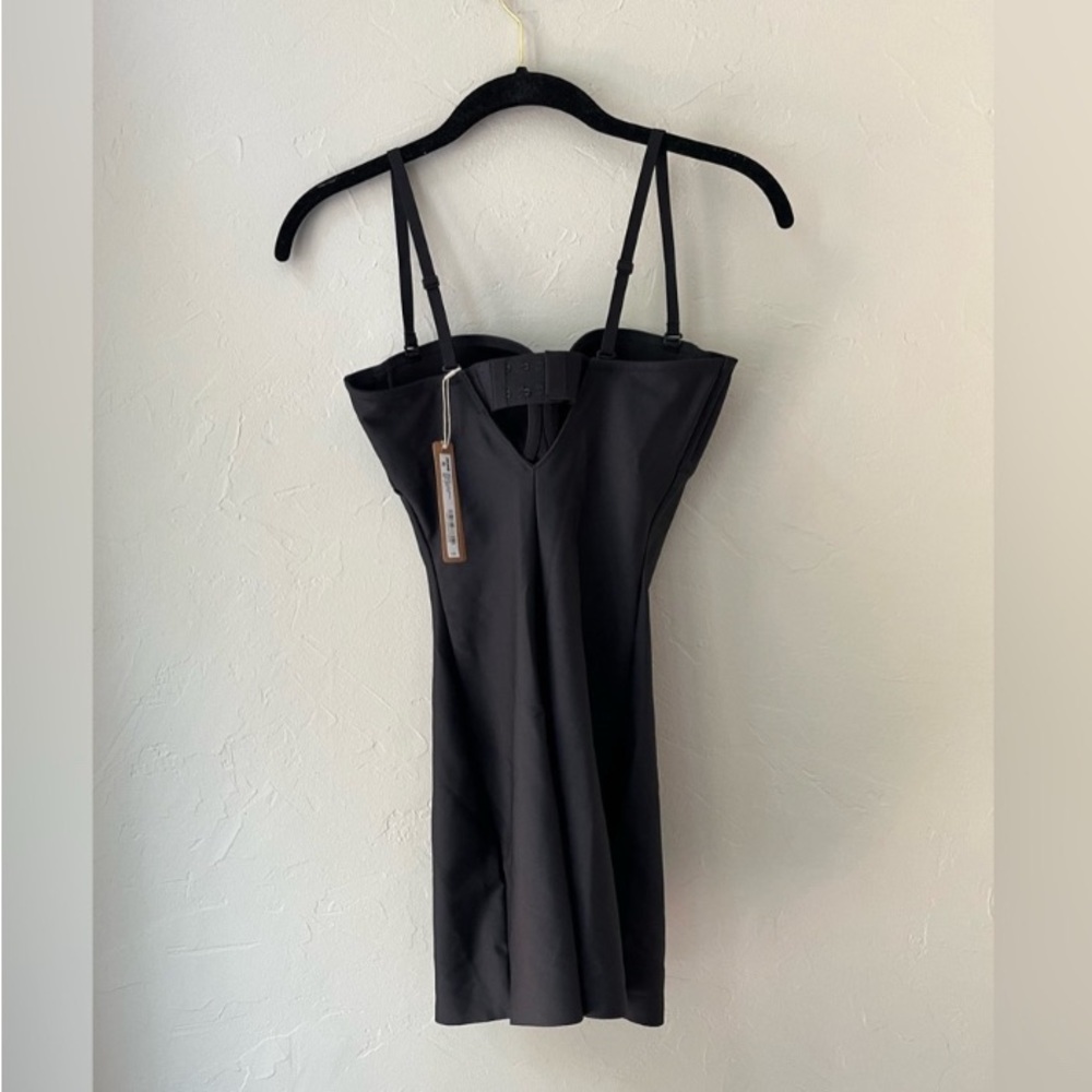 SKIMS Body CS Underwire Mid Thigh Bodysuit - Picture 6 of 8